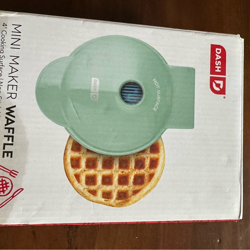 Dash Mini Maker Waffle Iron in Mint Green